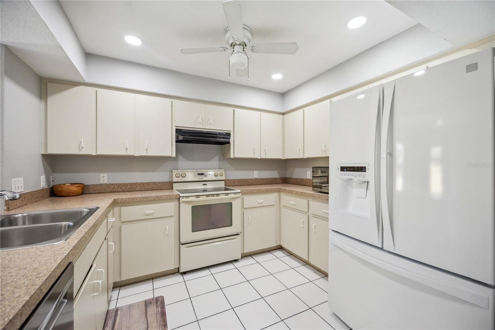2480 COLONADE LN