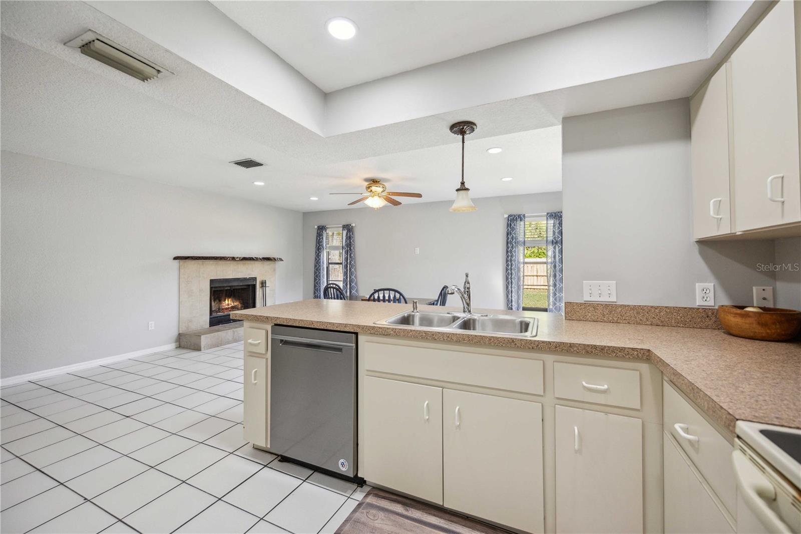 2480 COLONADE LN
