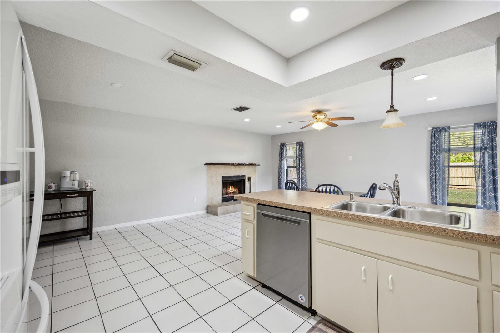 2480 COLONADE LN