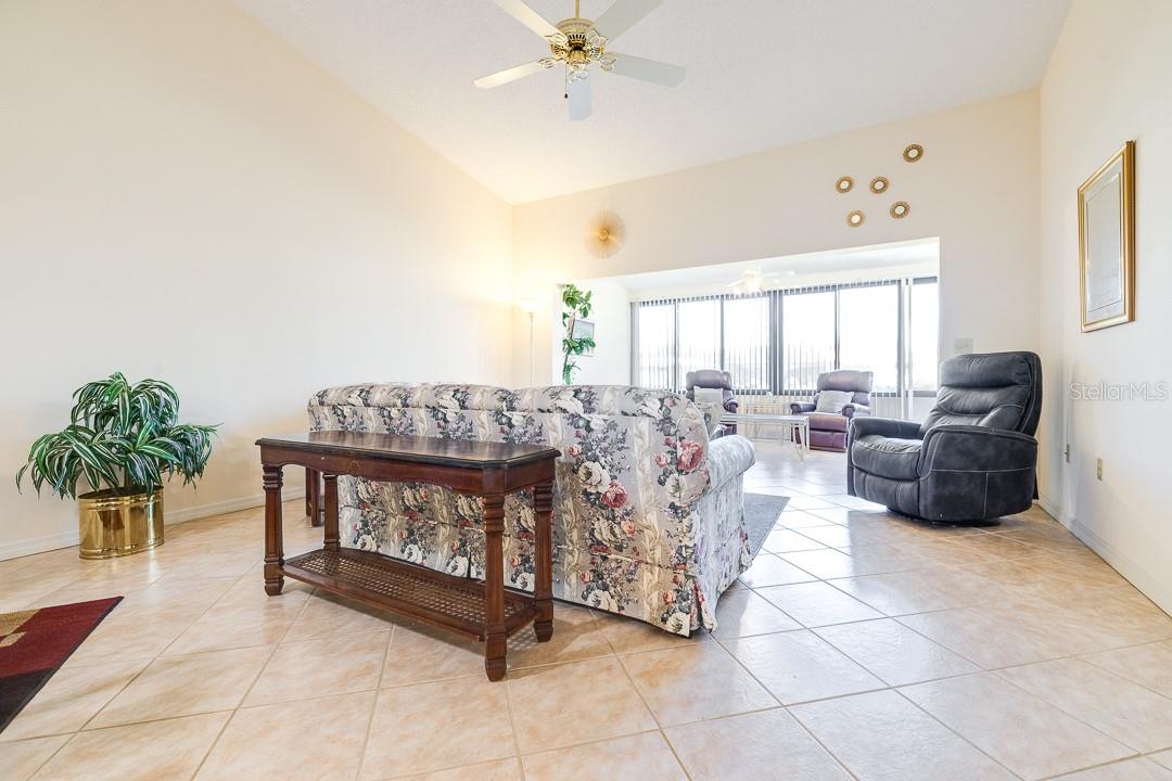 879 COUNTRY CLUB CIR #68, #68