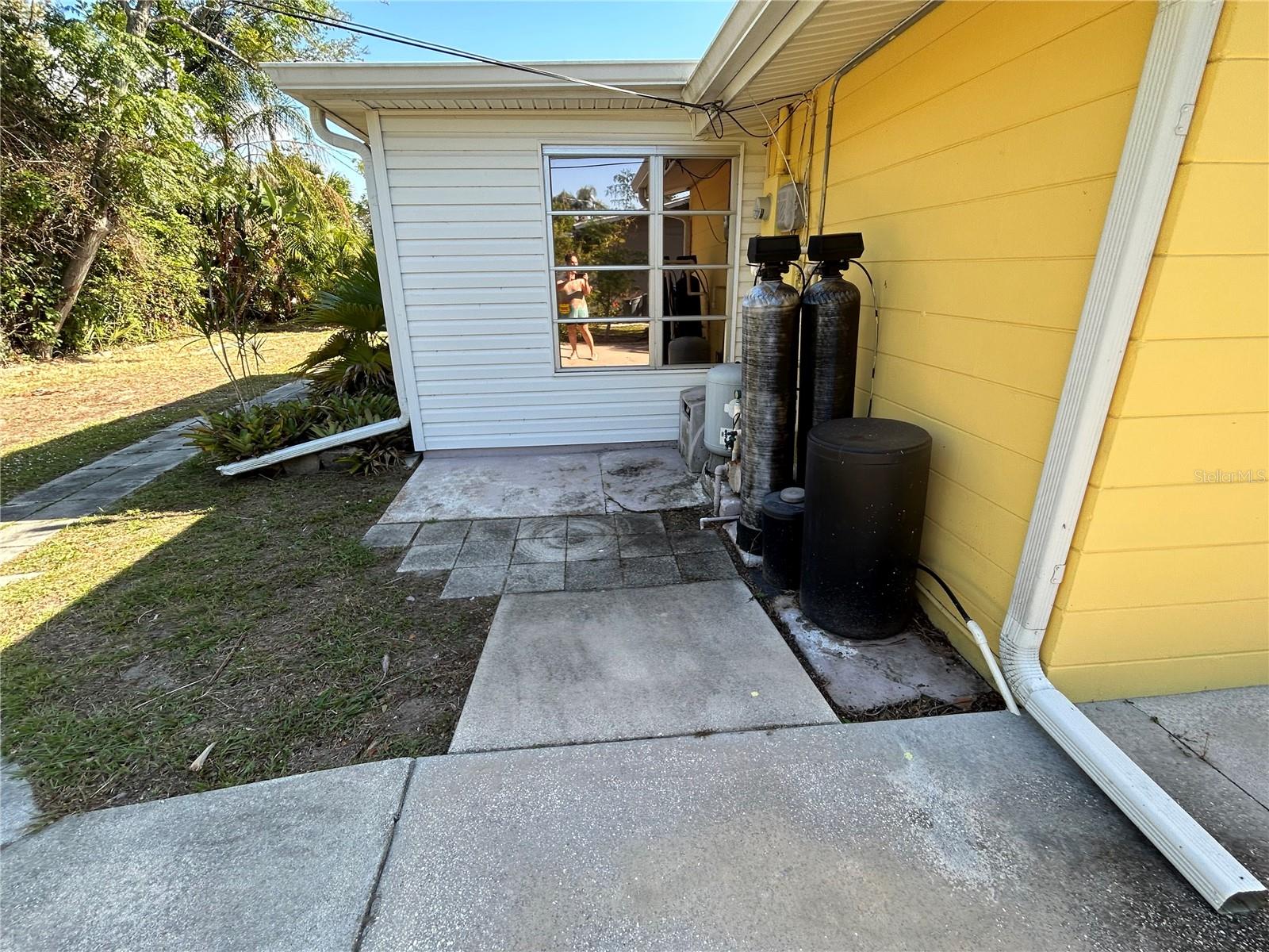 3457 PAPAYA RD