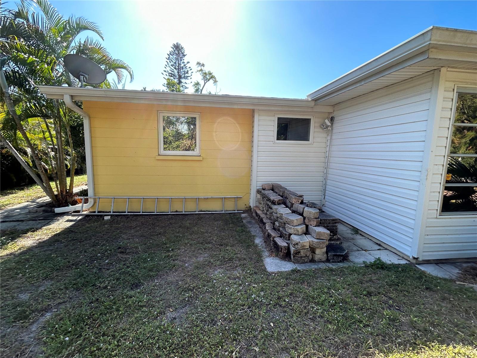 3457 PAPAYA RD