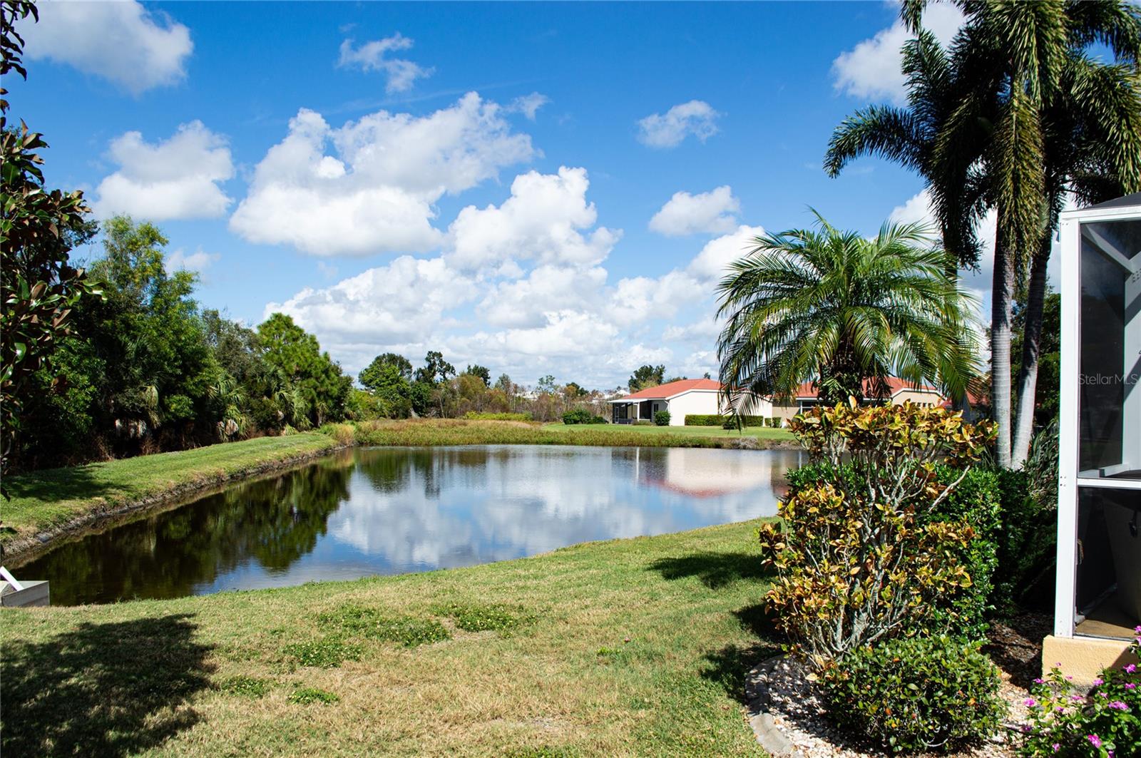 8332 CREEKVIEW LN