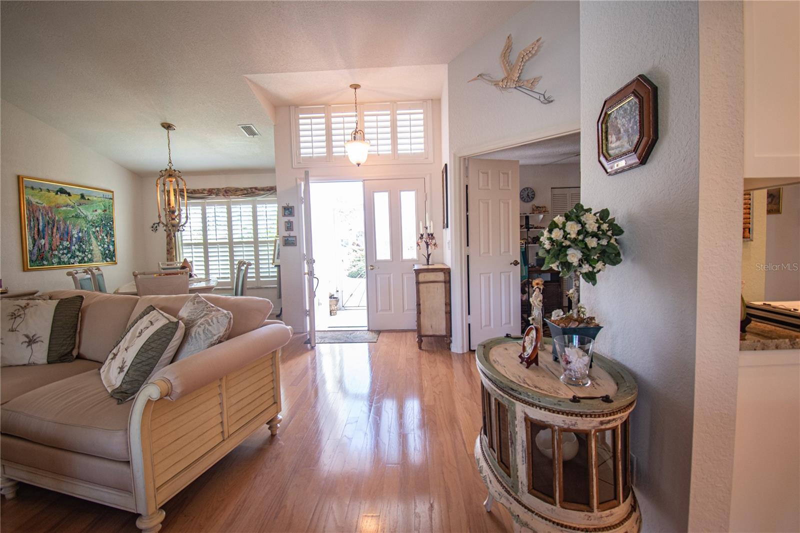 8332 CREEKVIEW LN