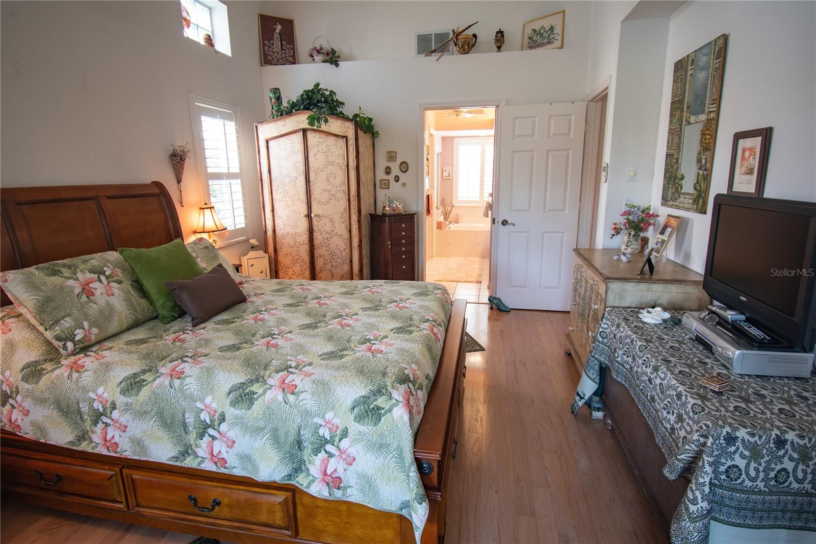 8332 CREEKVIEW LN
