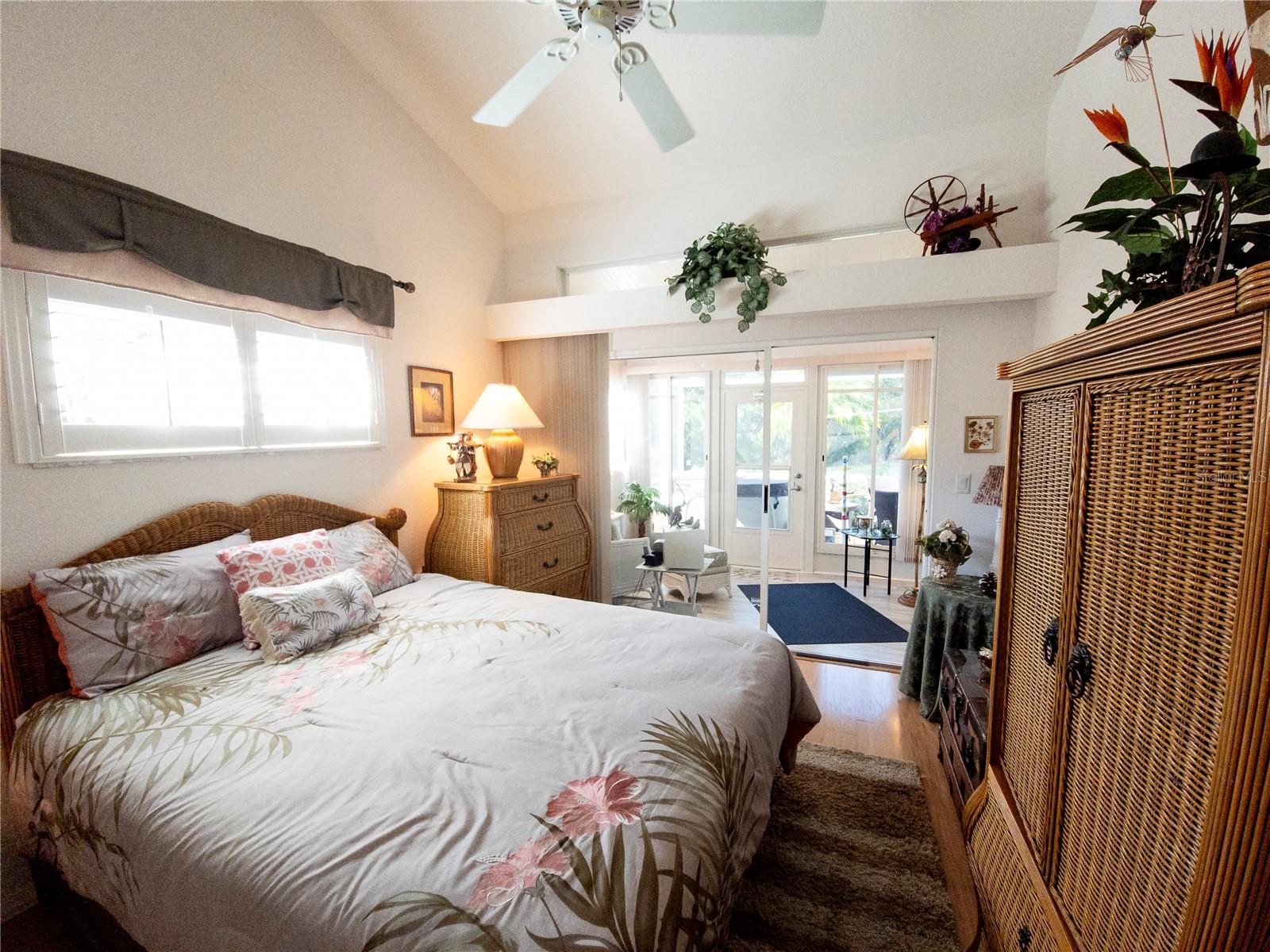 8332 CREEKVIEW LN