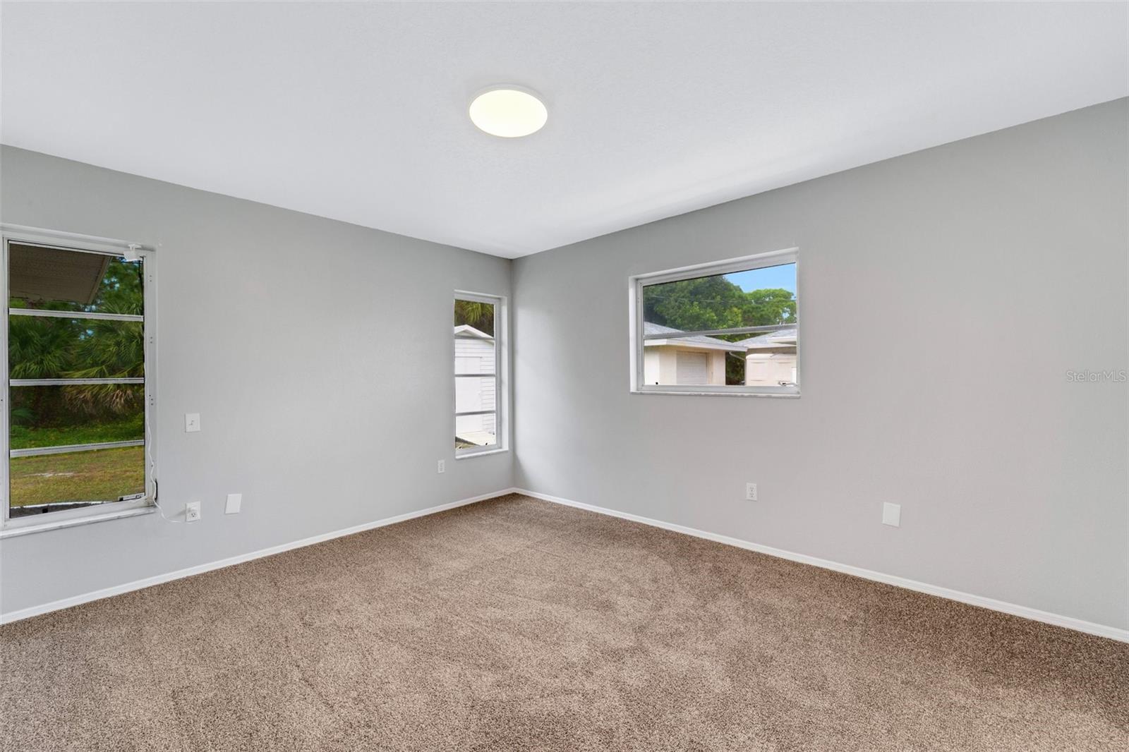 1350 WASHINGTON DR