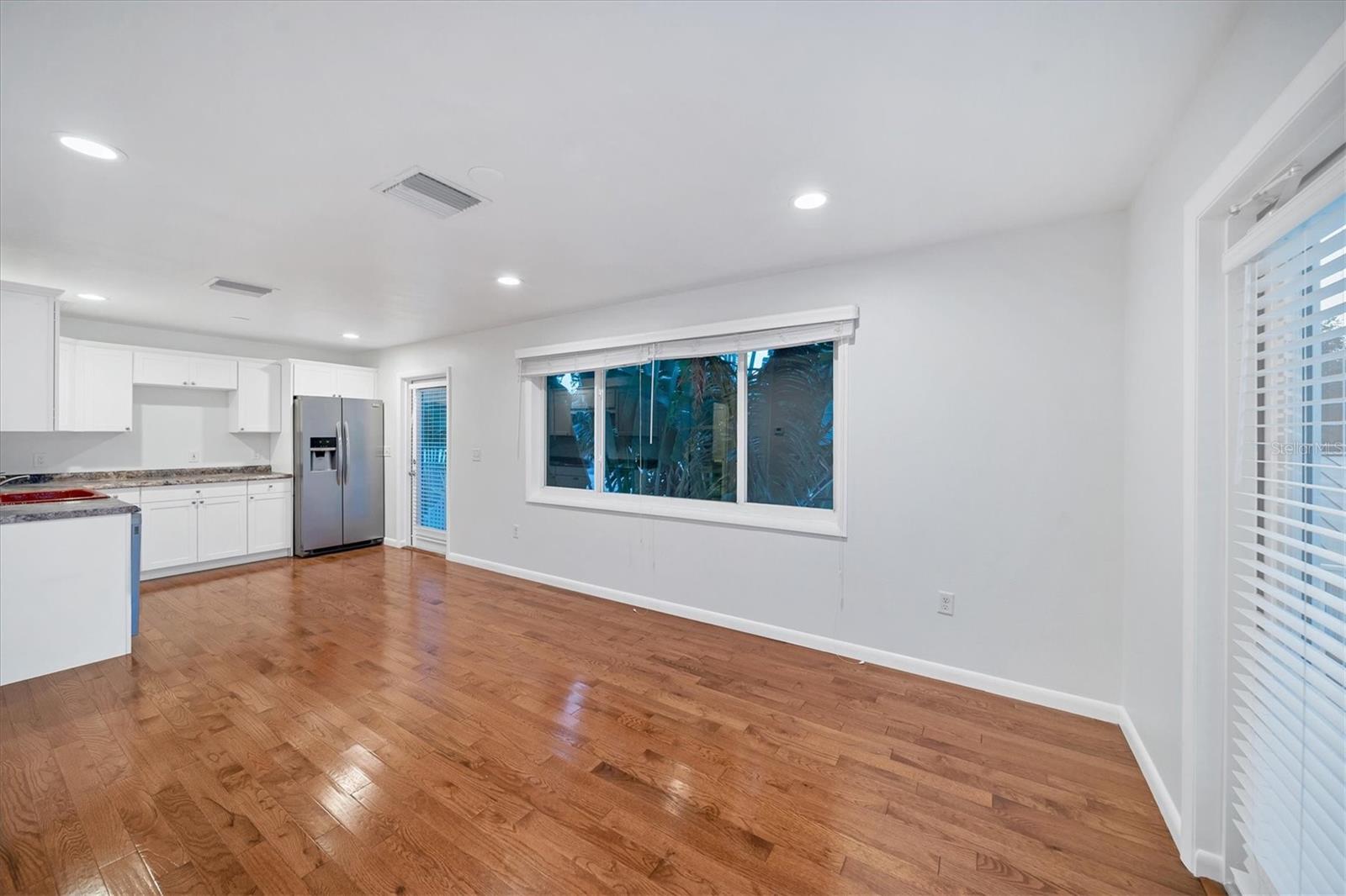 907 RIVIERA ST
