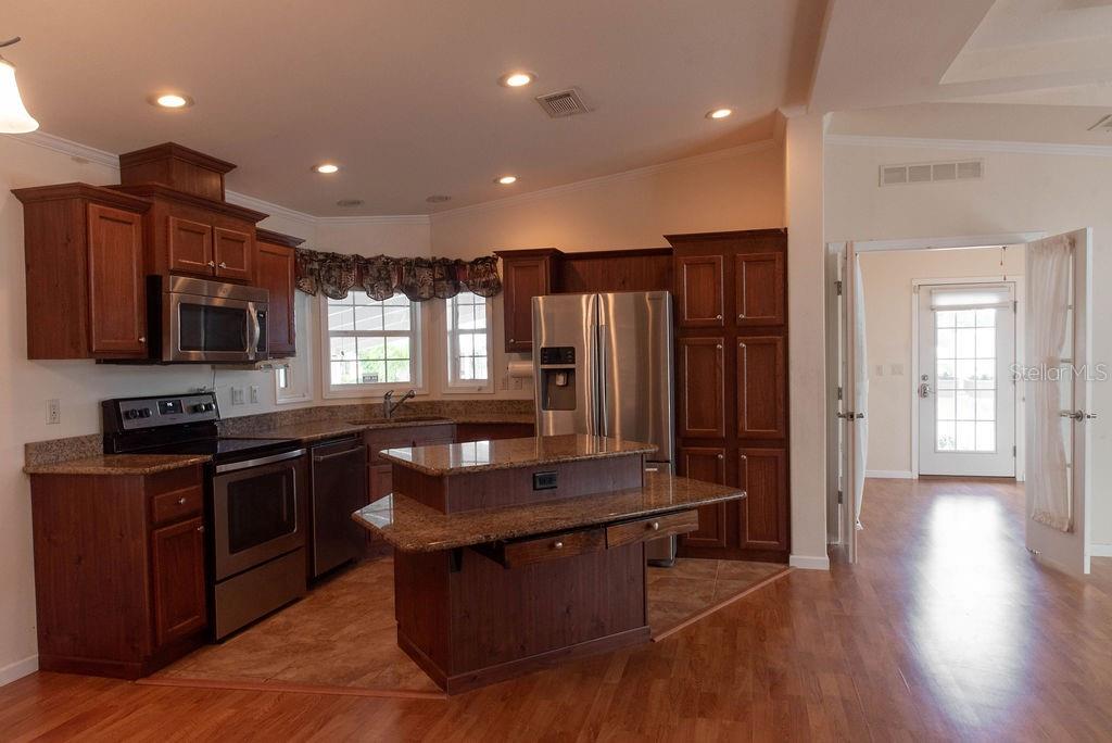 657 N GREEN CIR #182, #182