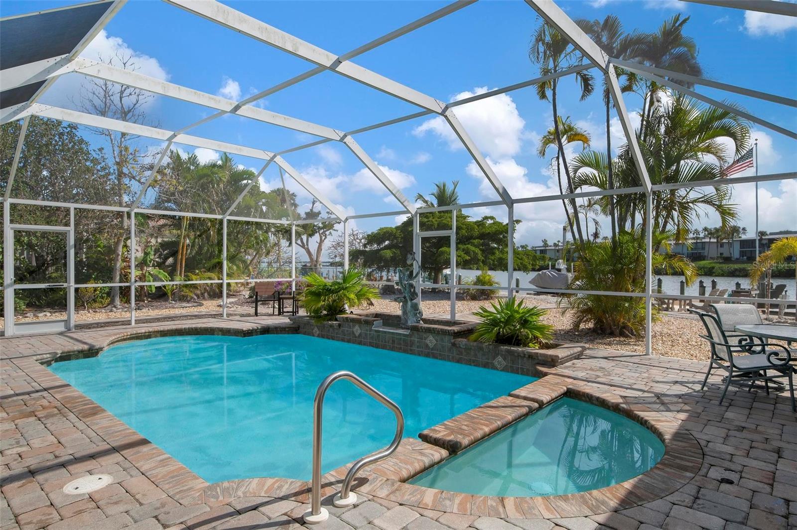533 KEY ROYALE DR
