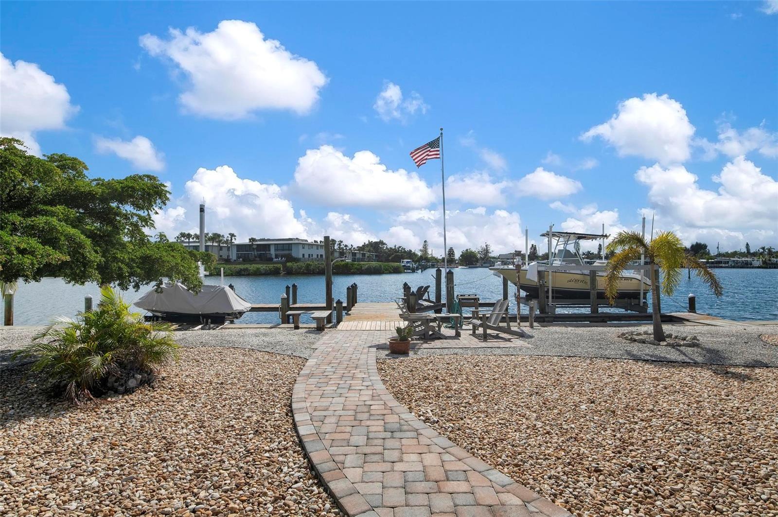 533 KEY ROYALE DR