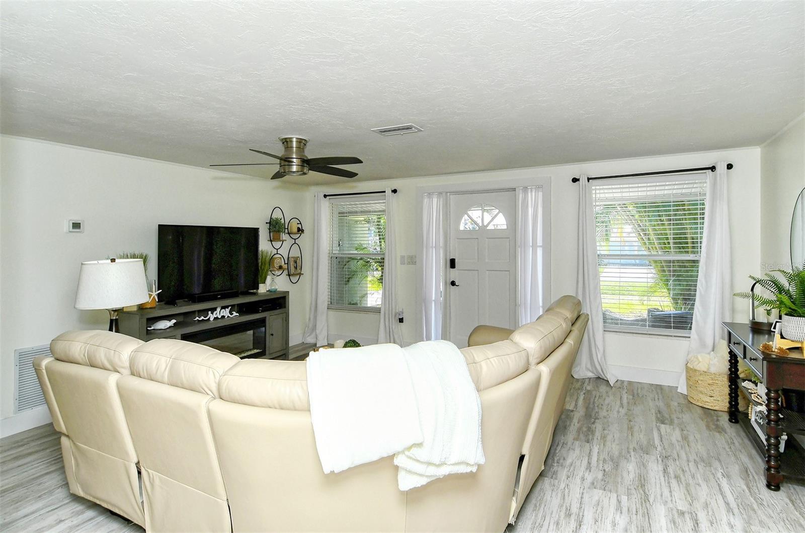 459 E BAFFIN DR