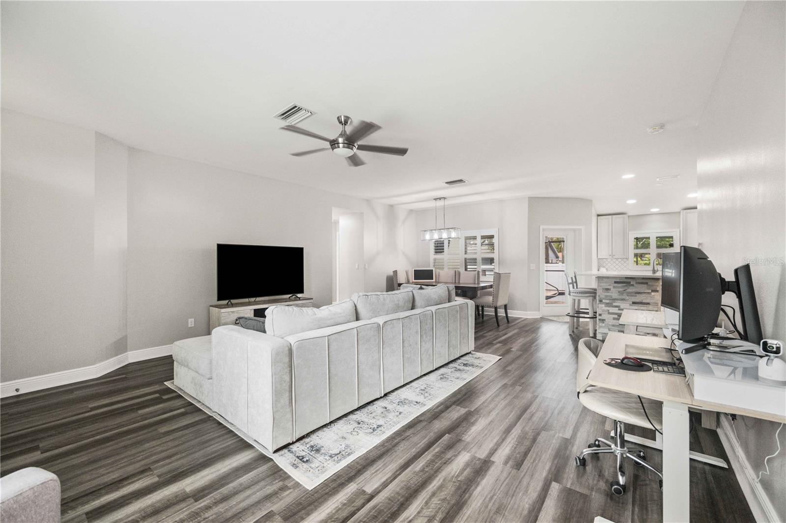 550 FOXGLOVE RD