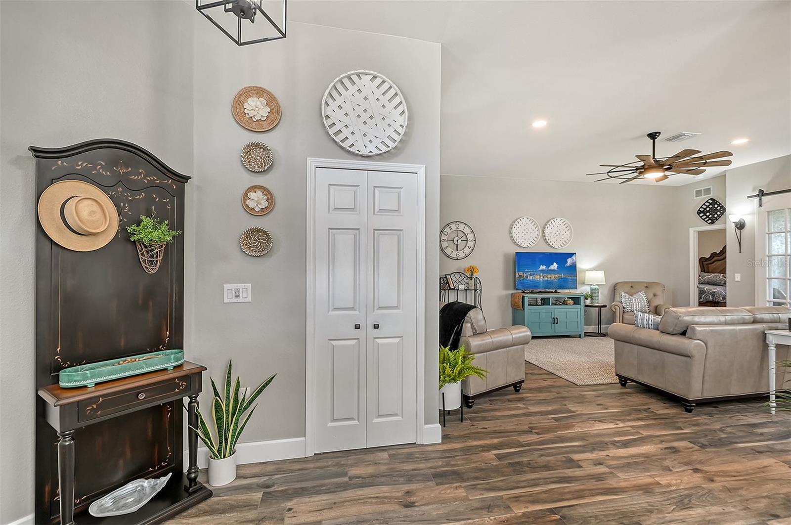 551 CATALINA ISLES CIR