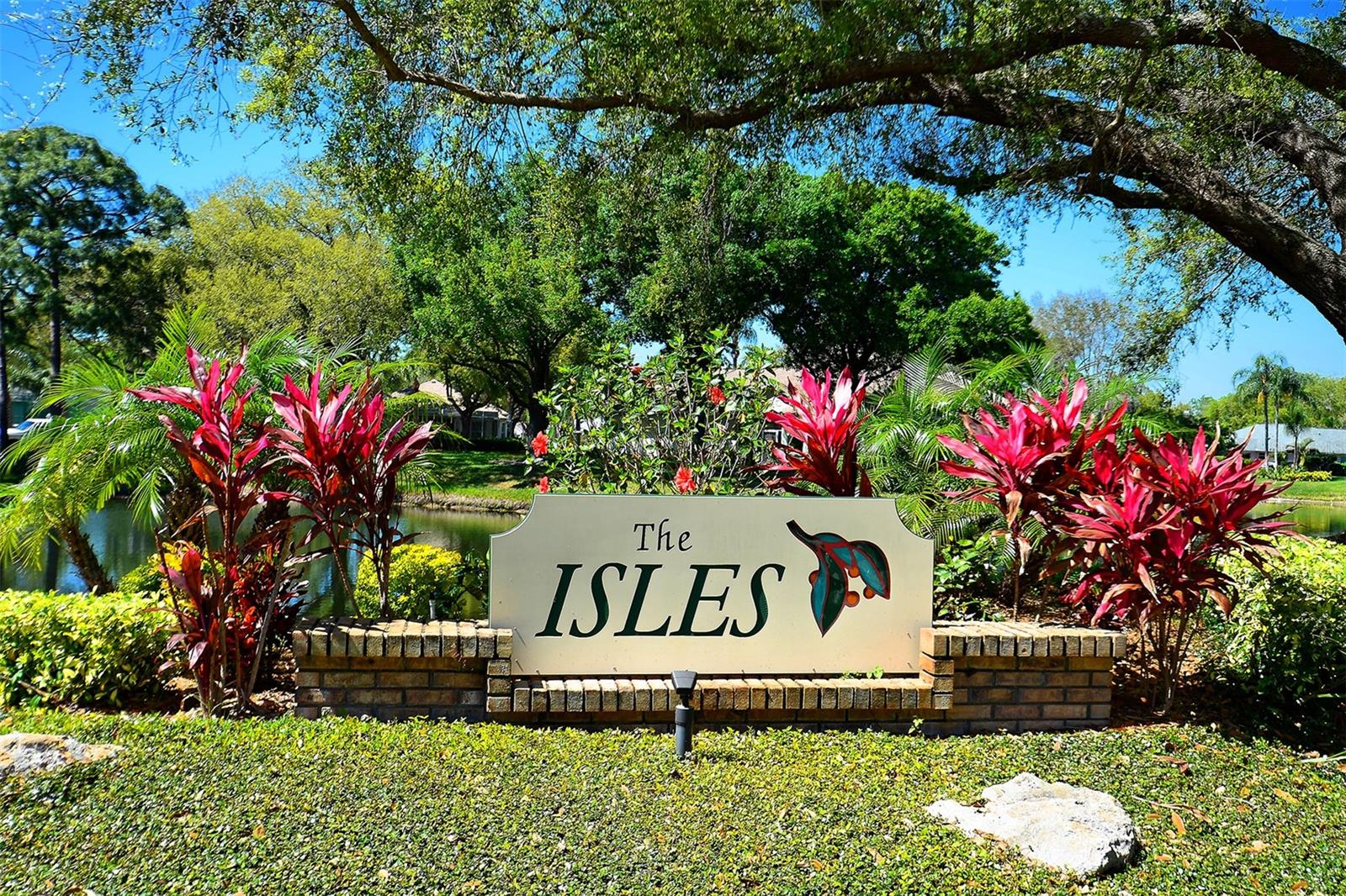 551 CATALINA ISLES CIR