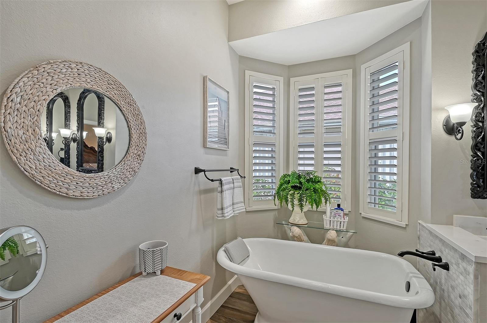 551 CATALINA ISLES CIR