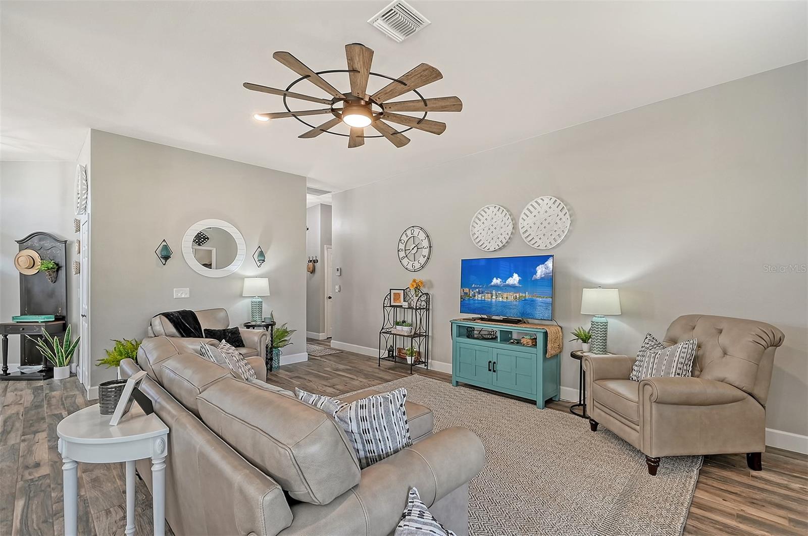 551 CATALINA ISLES CIR