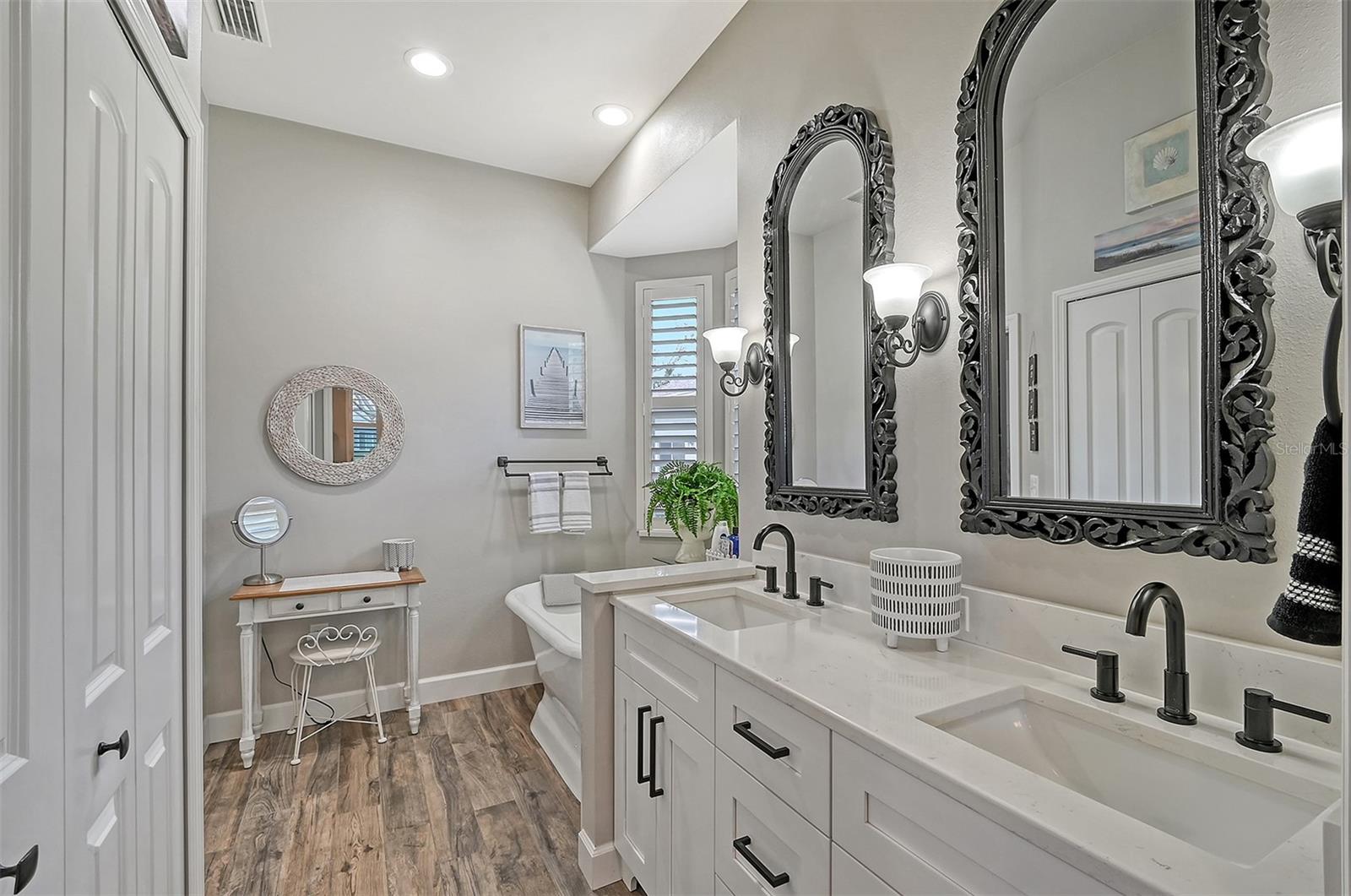 551 CATALINA ISLES CIR
