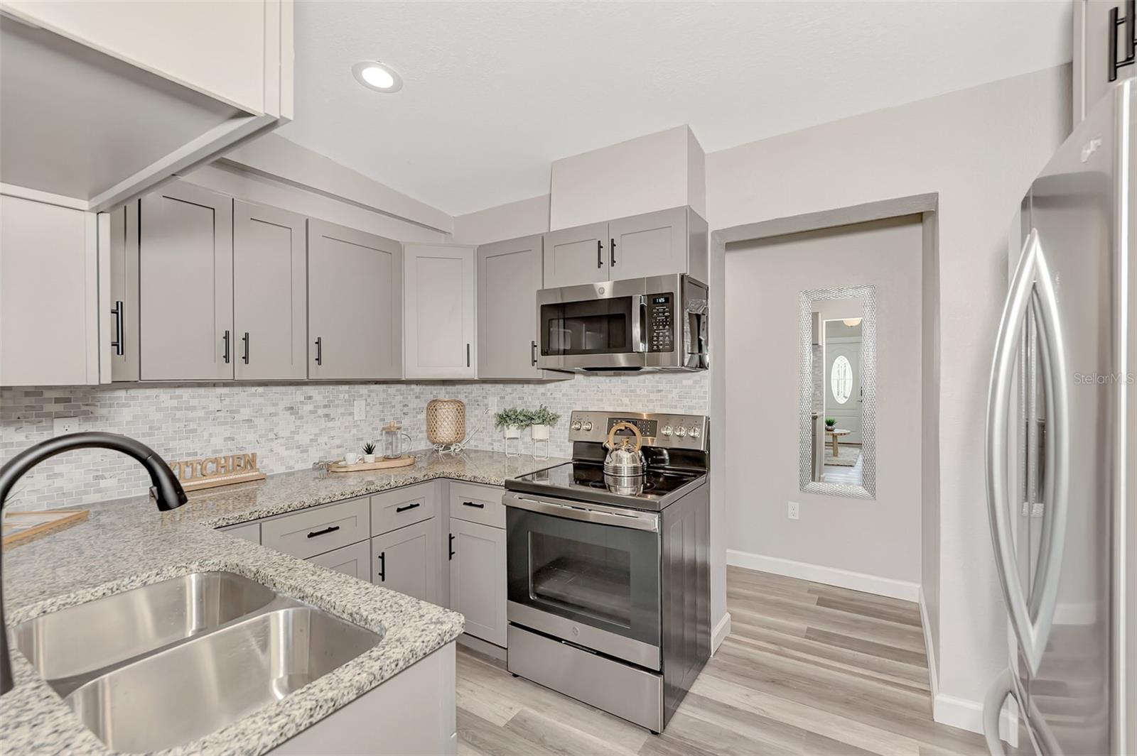 223 MARTIN DR NE