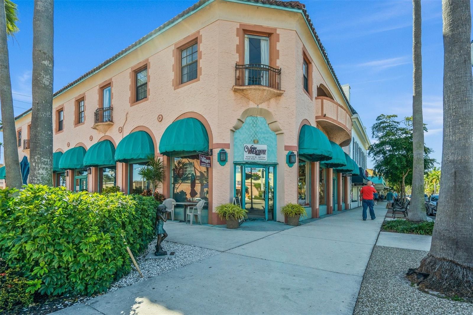 901 RIVIERA ST