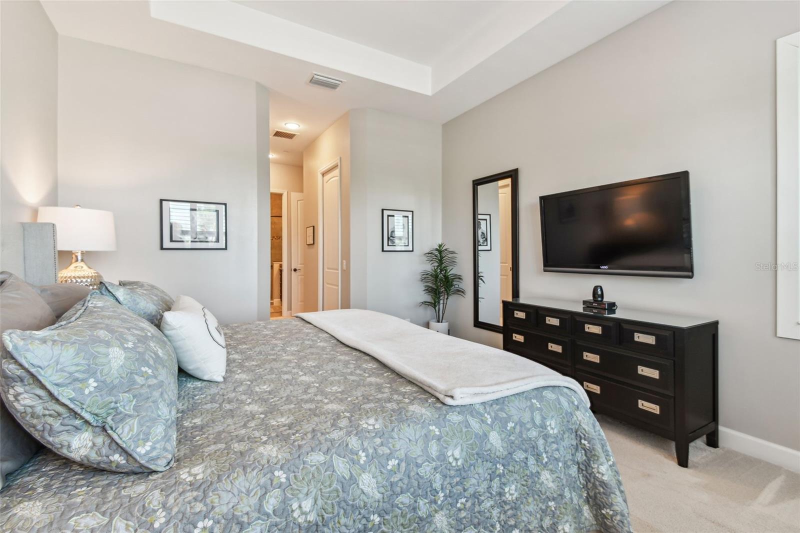 327 COMPASS POINT DR #202, #202