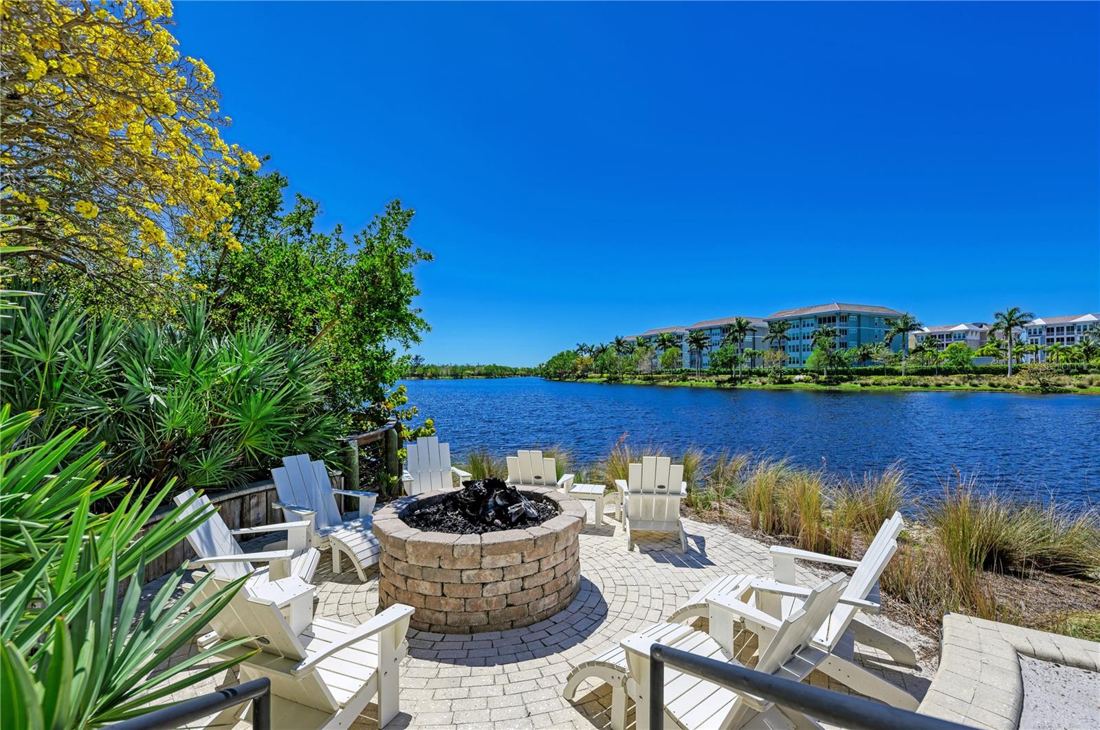 327 COMPASS POINT DR #202, #202
