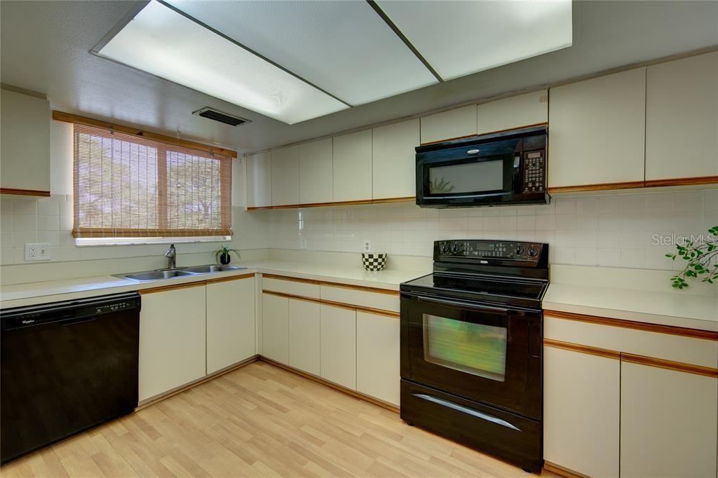 255 FENWICK DR #20, #20