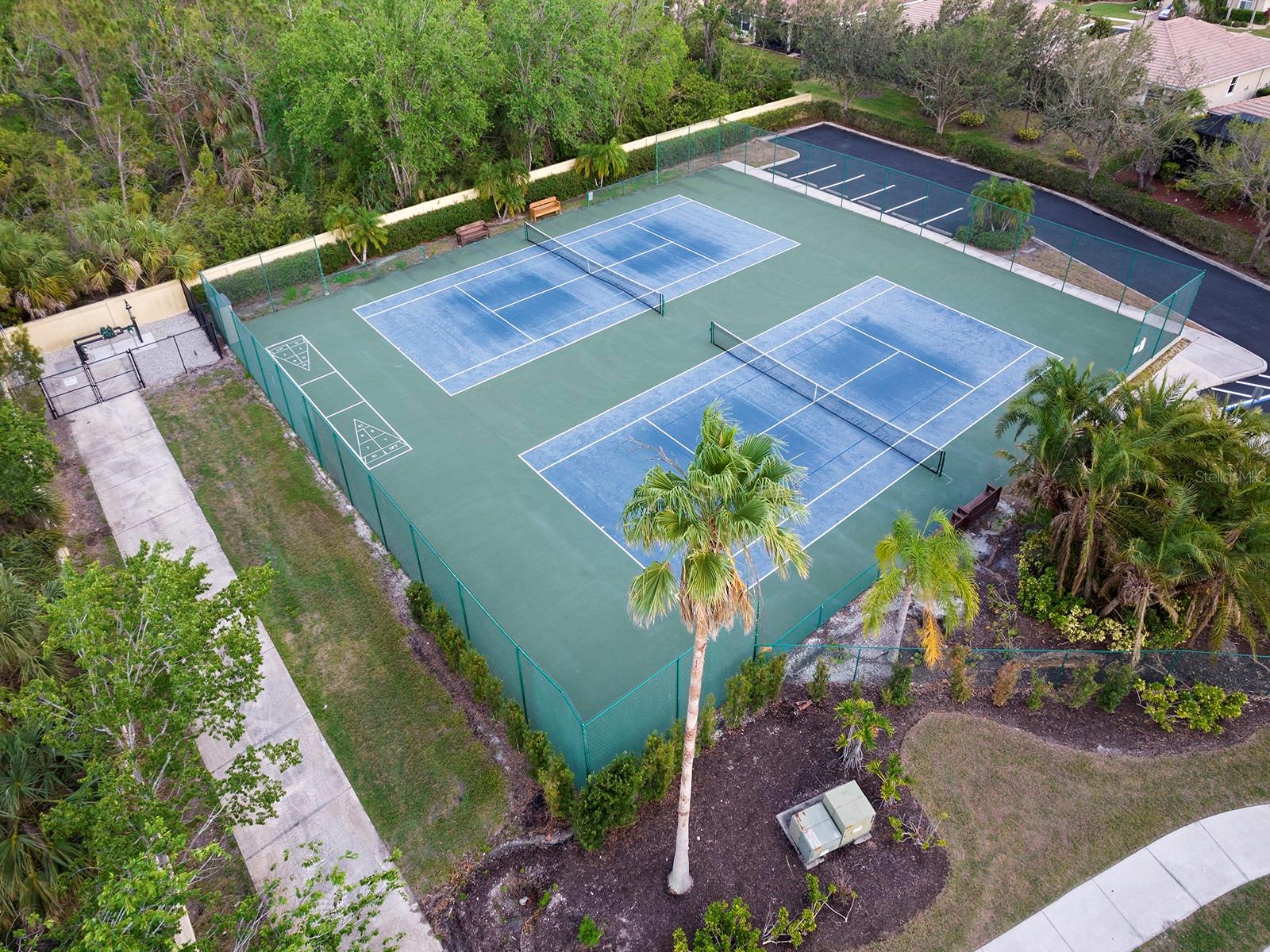 6380 FALCON LAIR DR