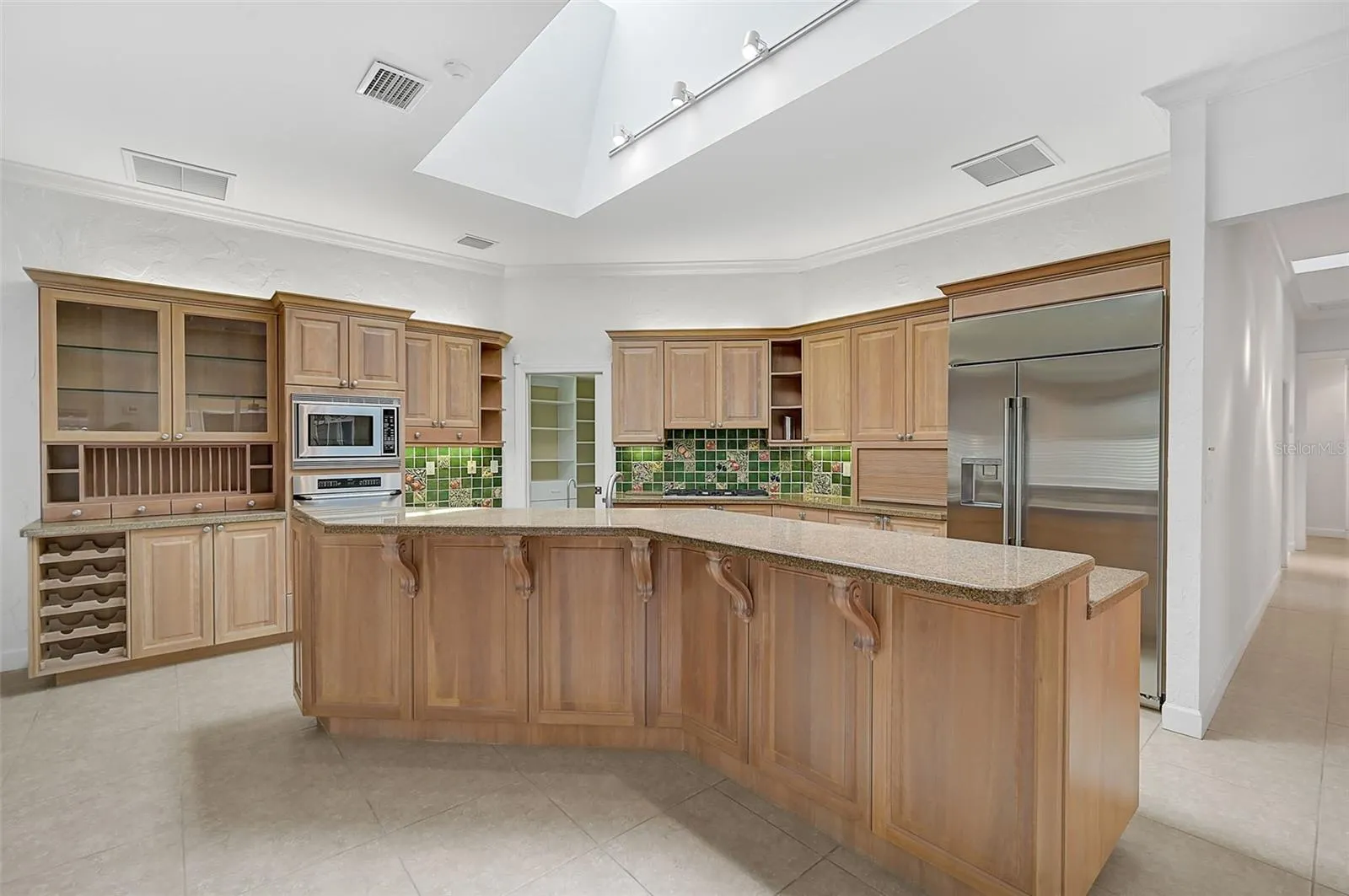 909 MACEWEN DR