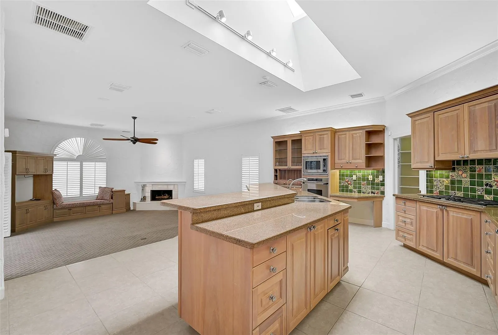 909 MACEWEN DR