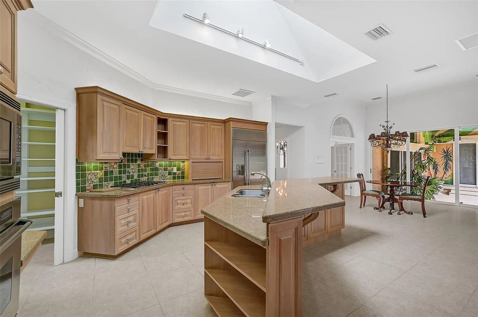 909 MACEWEN DR