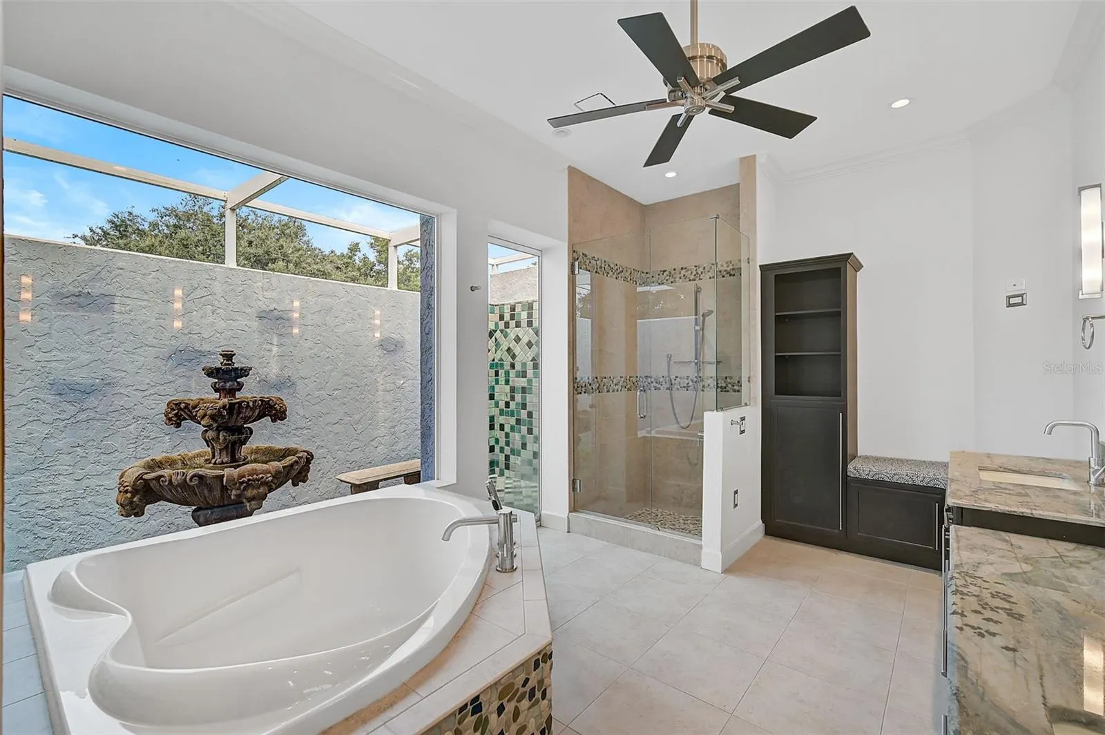 909 MACEWEN DR