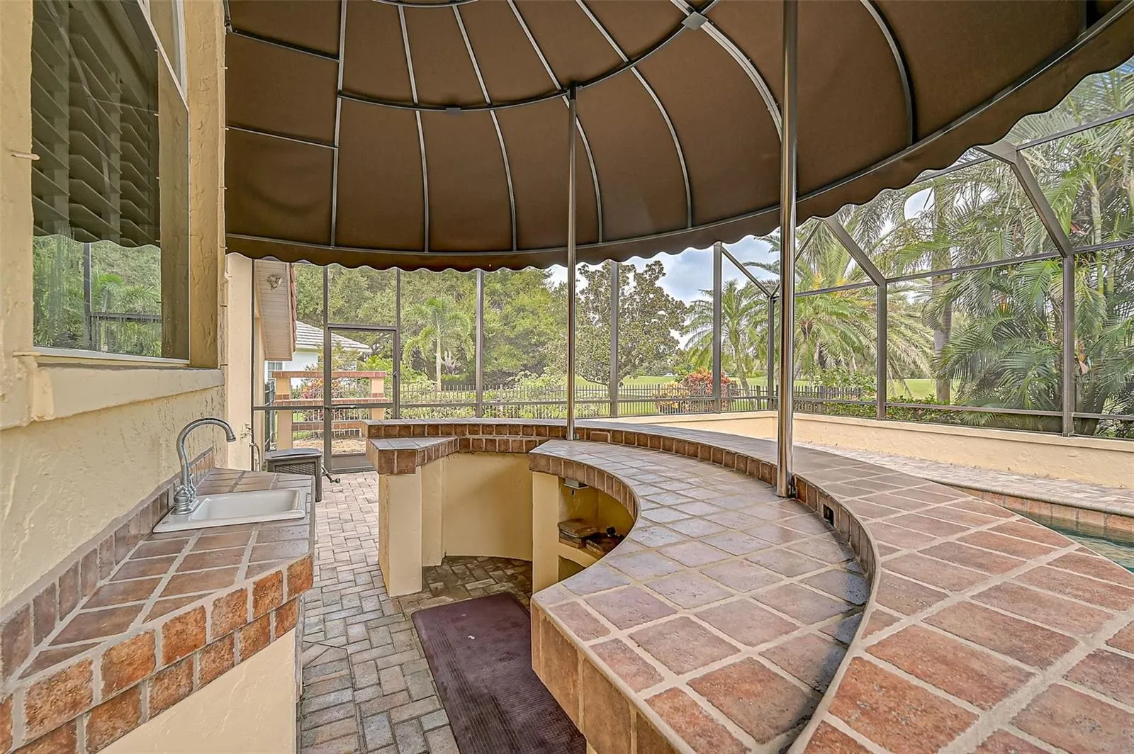 909 MACEWEN DR
