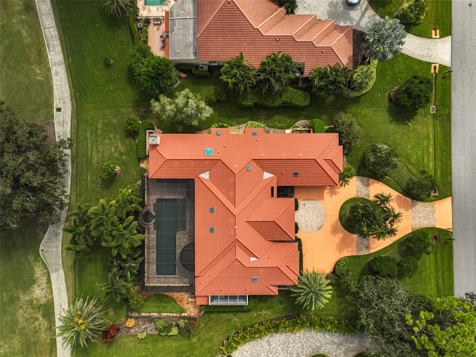 909 MACEWEN DR