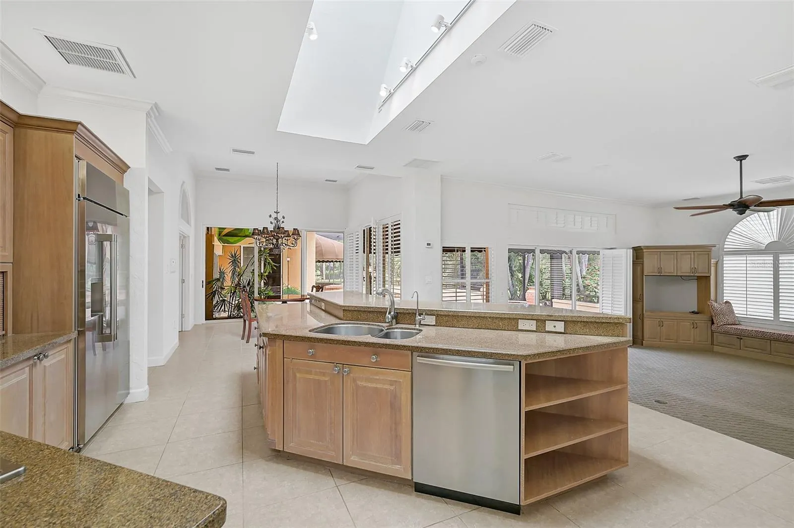 909 MACEWEN DR