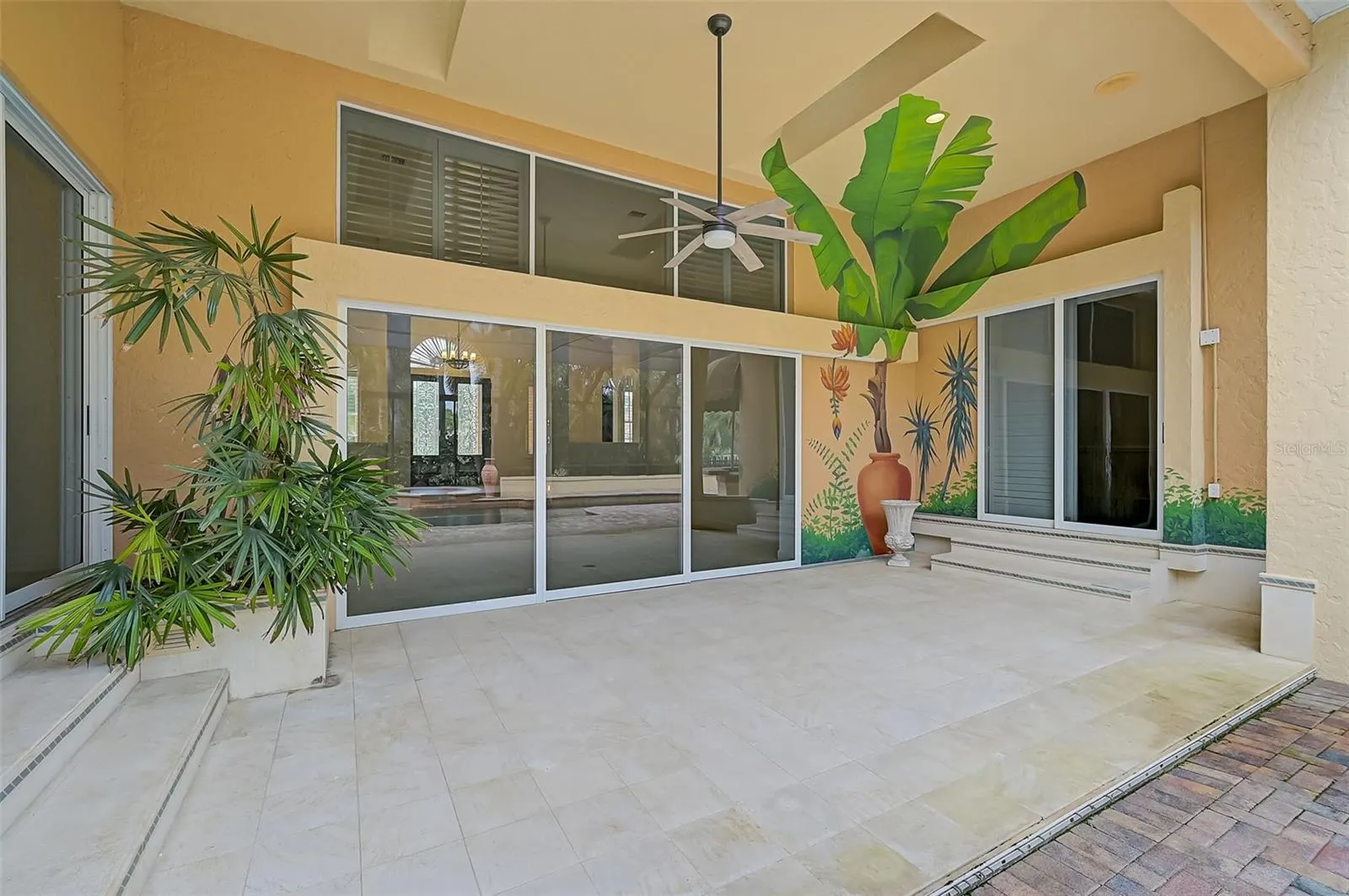 909 MACEWEN DR