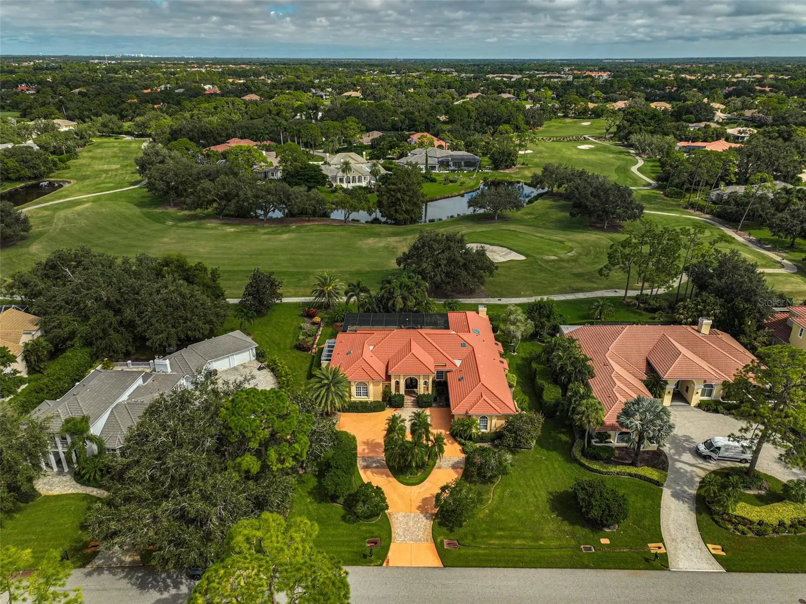909 MACEWEN DR