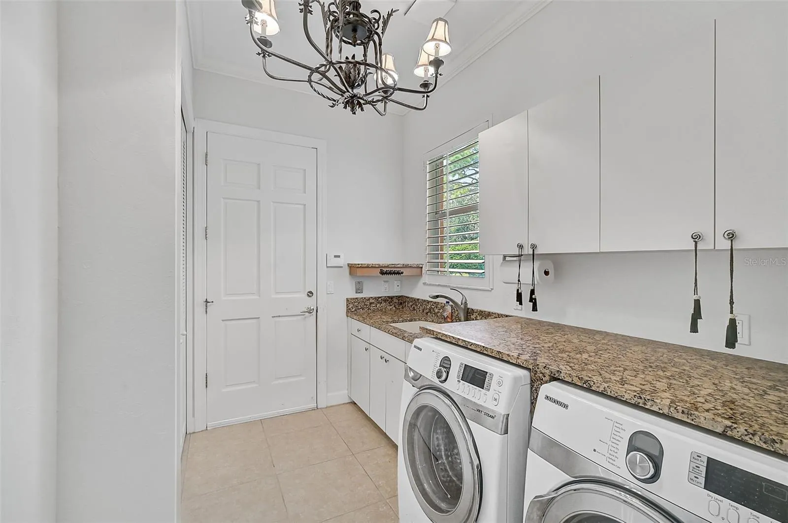 909 MACEWEN DR