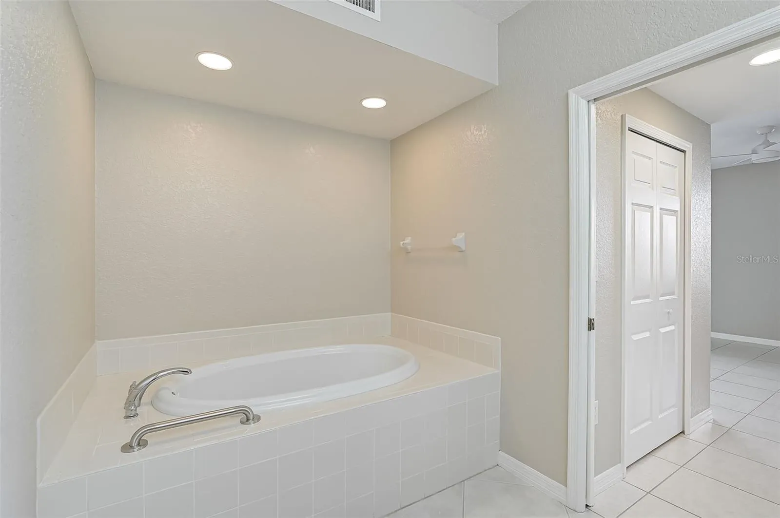 2251 JESSIE HARBOR DR #2101, #2101