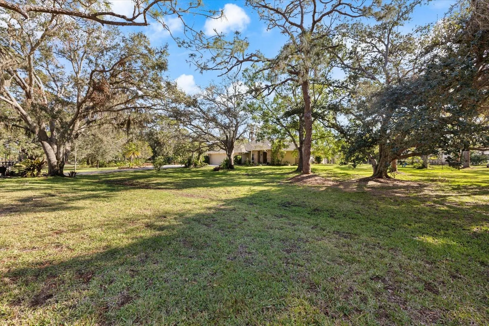 201 EAGLENOOK WAY