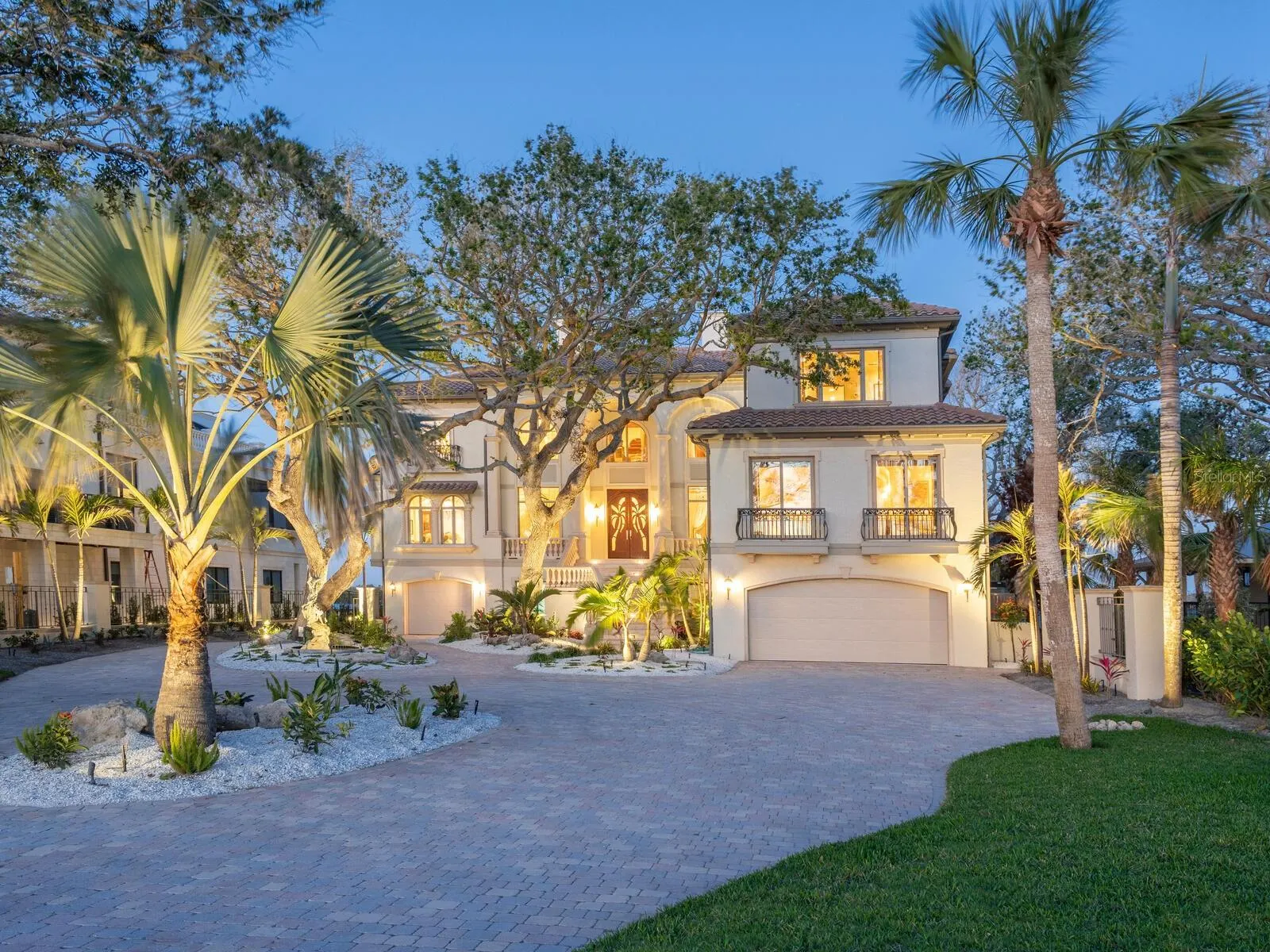 1216 N CASEY KEY RD