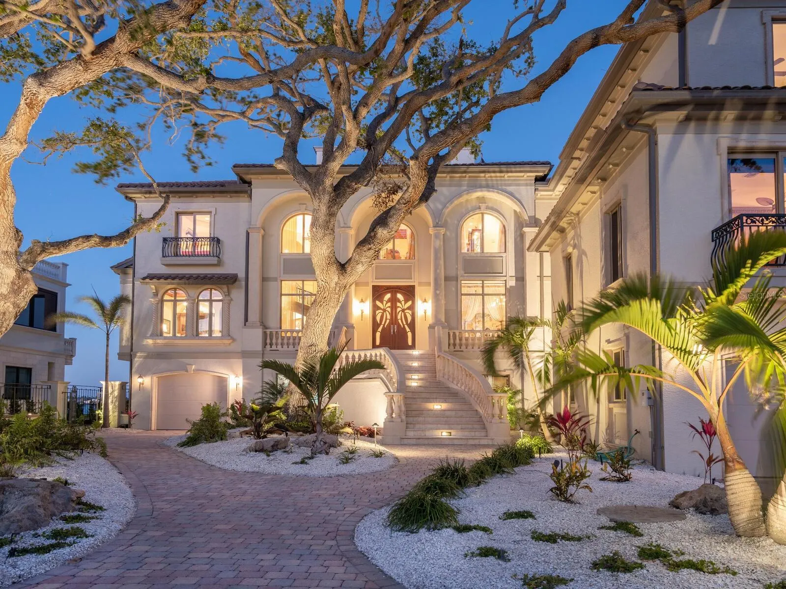 1216 N CASEY KEY RD