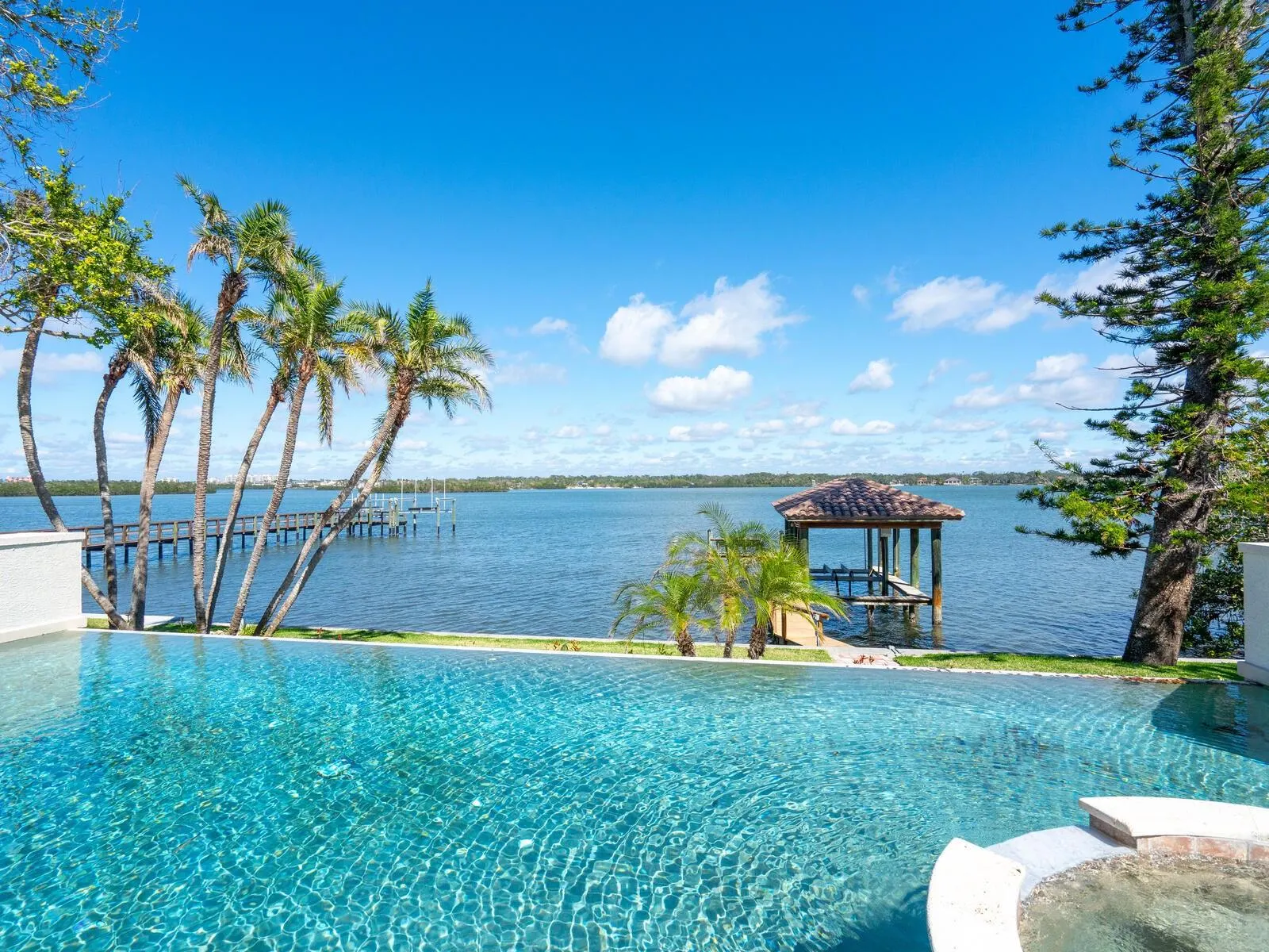 1216 N CASEY KEY RD