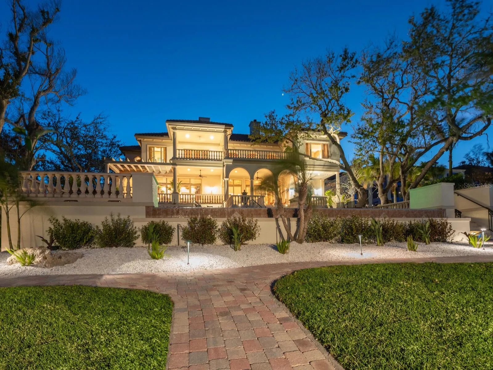 1216 N CASEY KEY RD