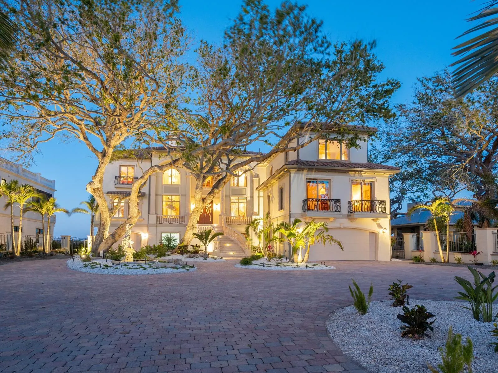 1216 N CASEY KEY RD