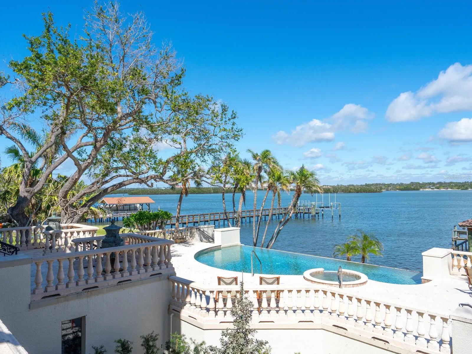 1216 N CASEY KEY RD