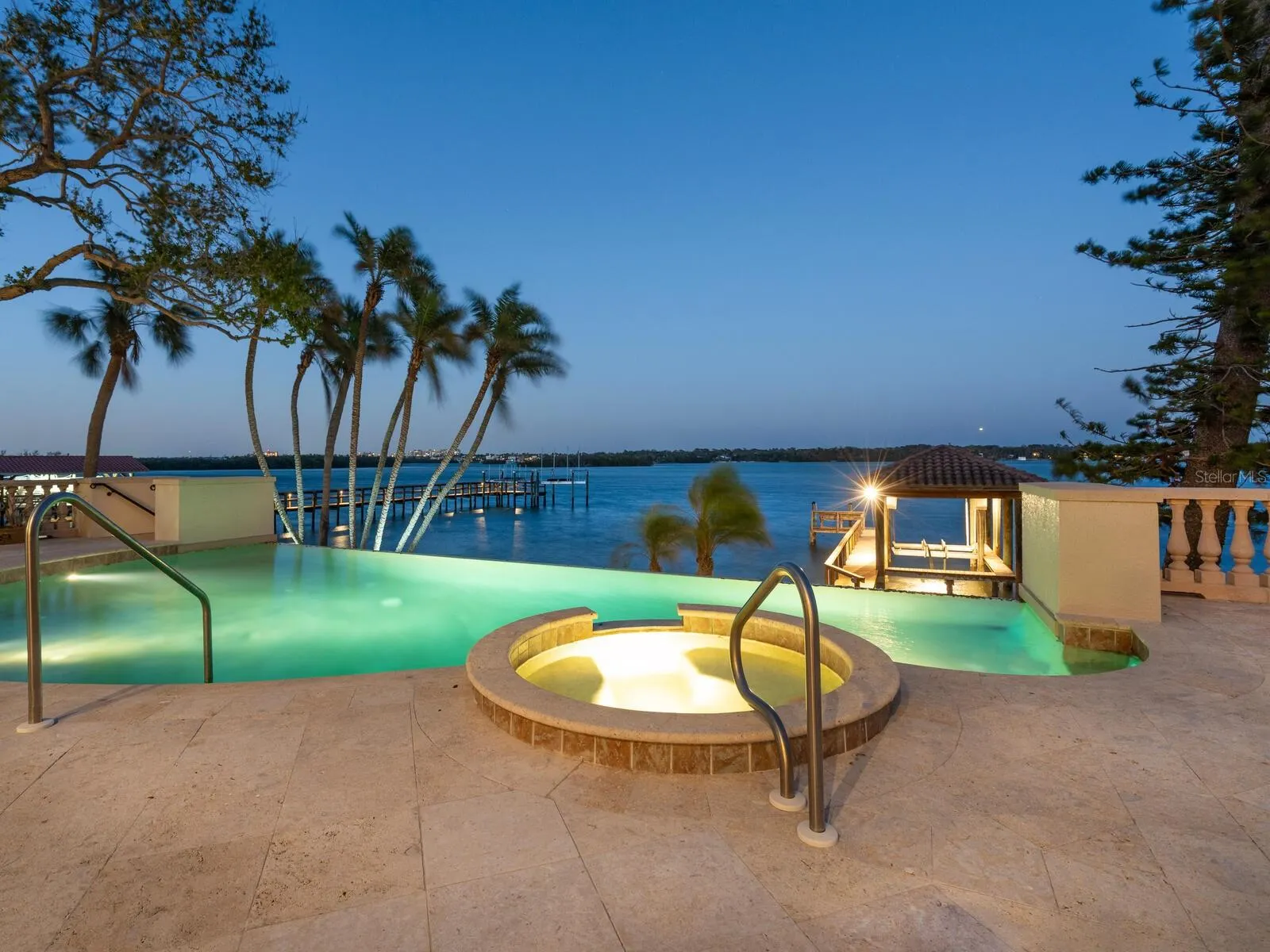 1216 N CASEY KEY RD