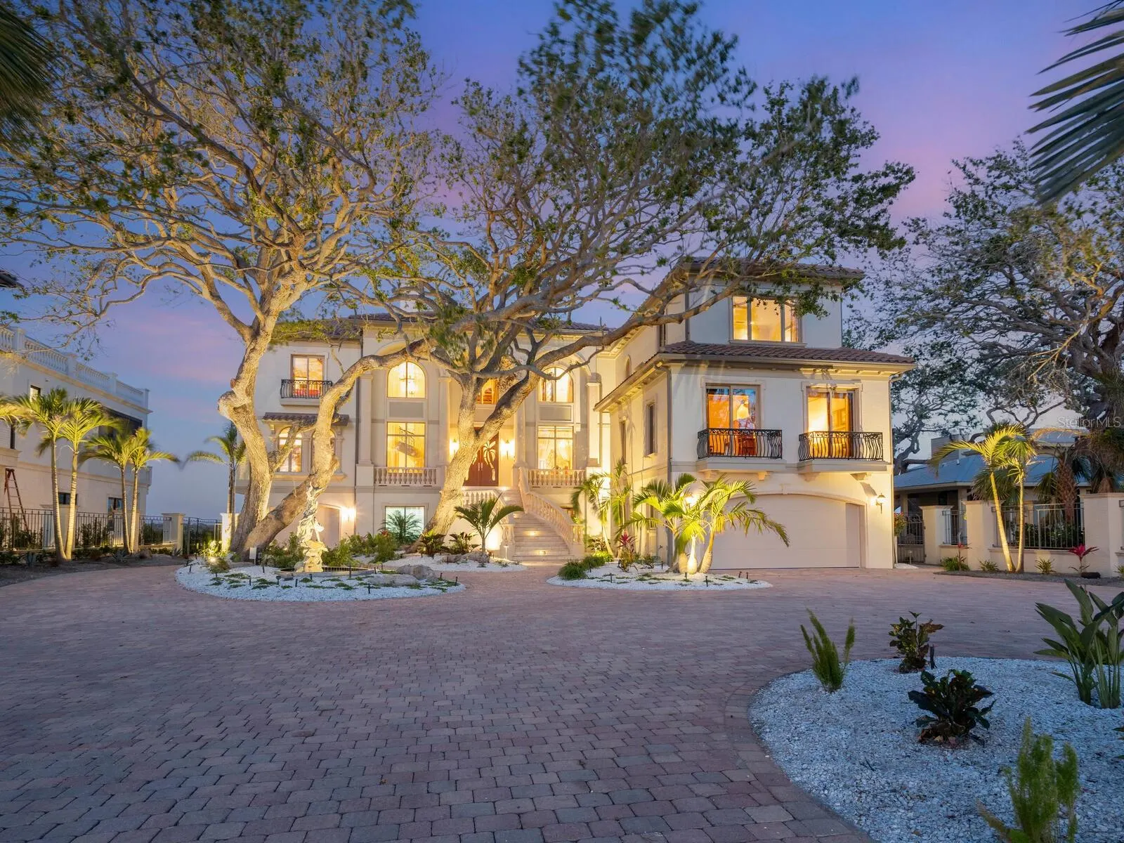 1216 N CASEY KEY RD