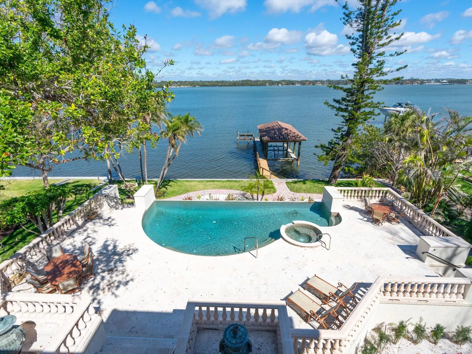 1216 N CASEY KEY RD