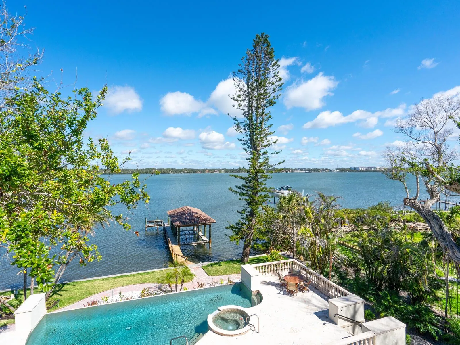 1216 N CASEY KEY RD